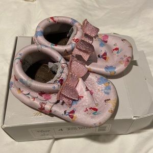 Disney Baby Girl Sz 4 Moccasins